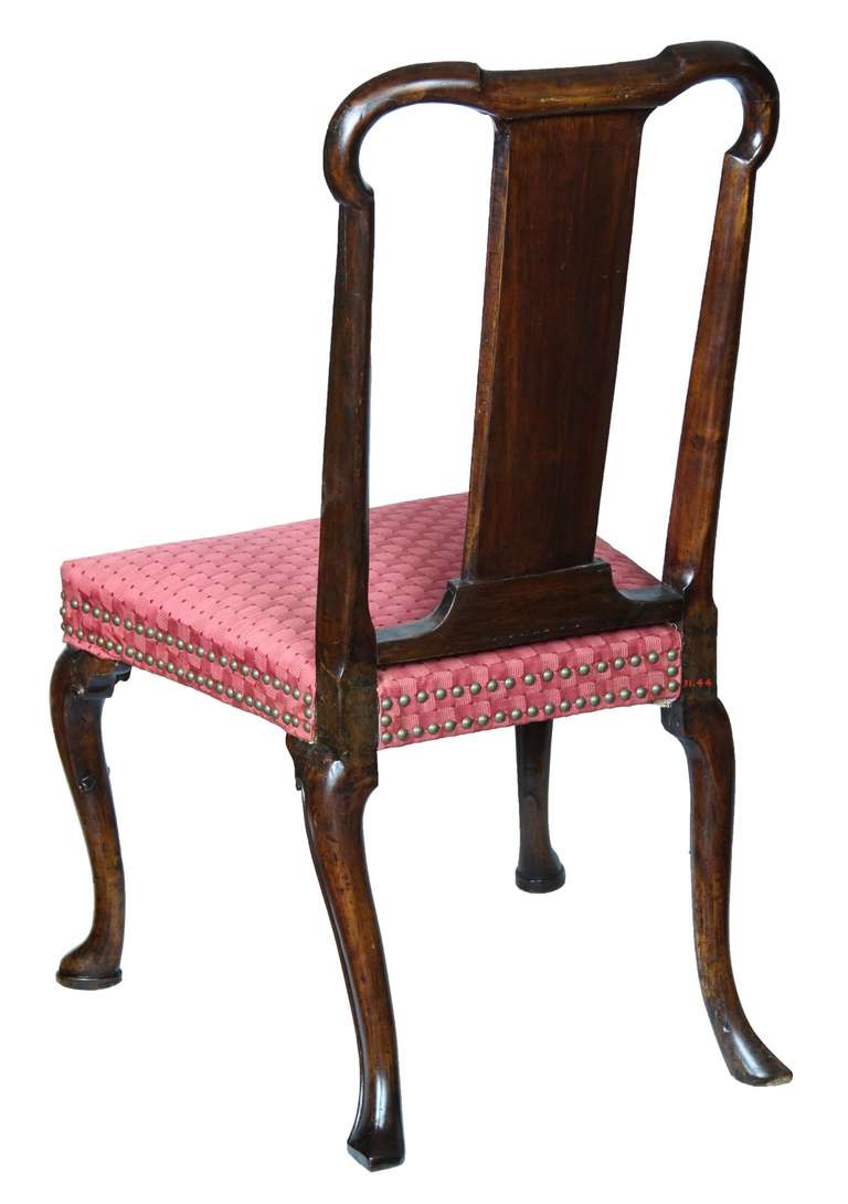 English Mahogany Queen Anne Side Chair, England, circa 1740 For Sale