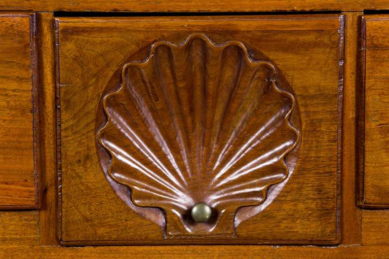 Walnut Chippendale Server with Carved Shells In Excellent Condition For Sale In Providence, RI