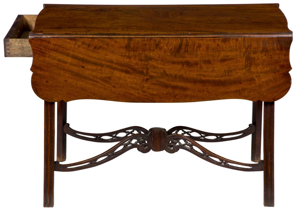 Mahogany Chippendale George II Pembroke Table Porringer Top, England, circa 1780 For Sale 1