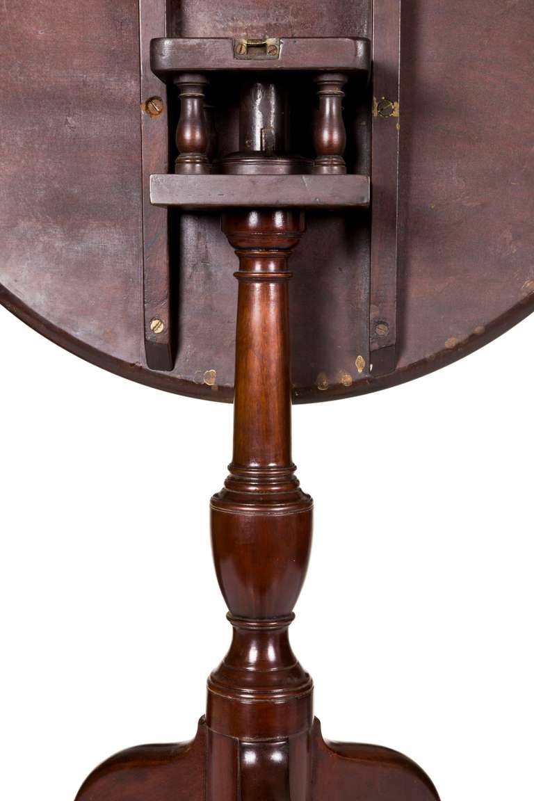 Chippendale Mid-Size Mahogany Tilt-Top Table with Dish-Top and Birdcage, Salem, circa 1780 For Sale
