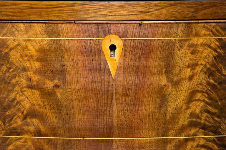 19th Century Walnut Hepplewhite Commode or Chest with Serpentine Front, circa 1790-1810 For Sale