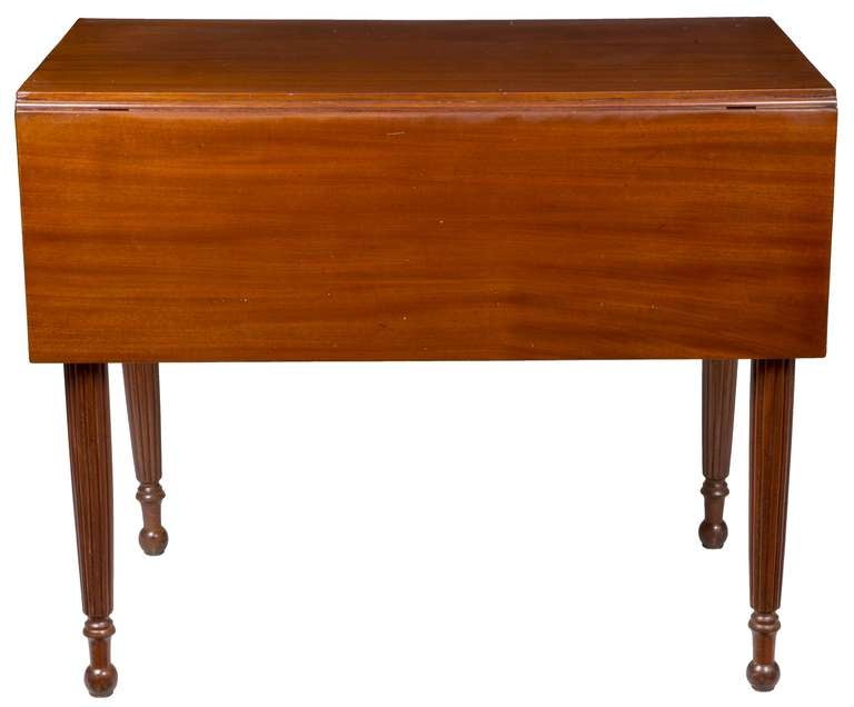 Fine Mahogany Sheraton Pembroke Table, circa 1810 For Sale 4