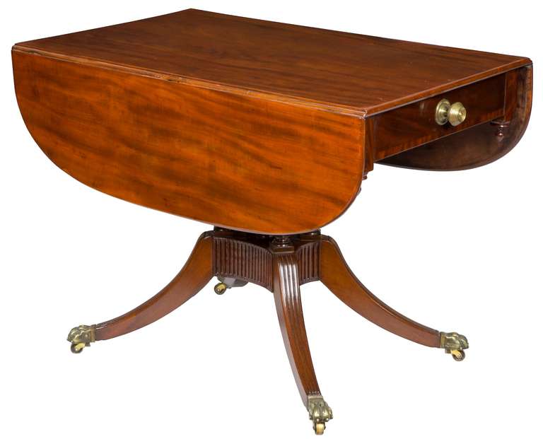 Neoclassical Classical Mahogany Drop-Leaf Table, New York, circa 1810-1815 For Sale
