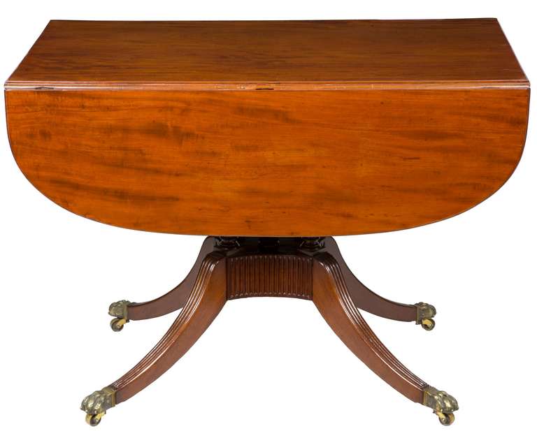 American Classical Mahogany Drop-Leaf Table, New York, circa 1810-1815 For Sale