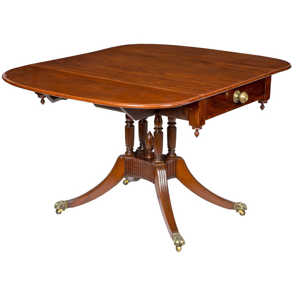 Classical Mahogany Drop-Leaf Table, New York, circa 1810-1815 For Sale