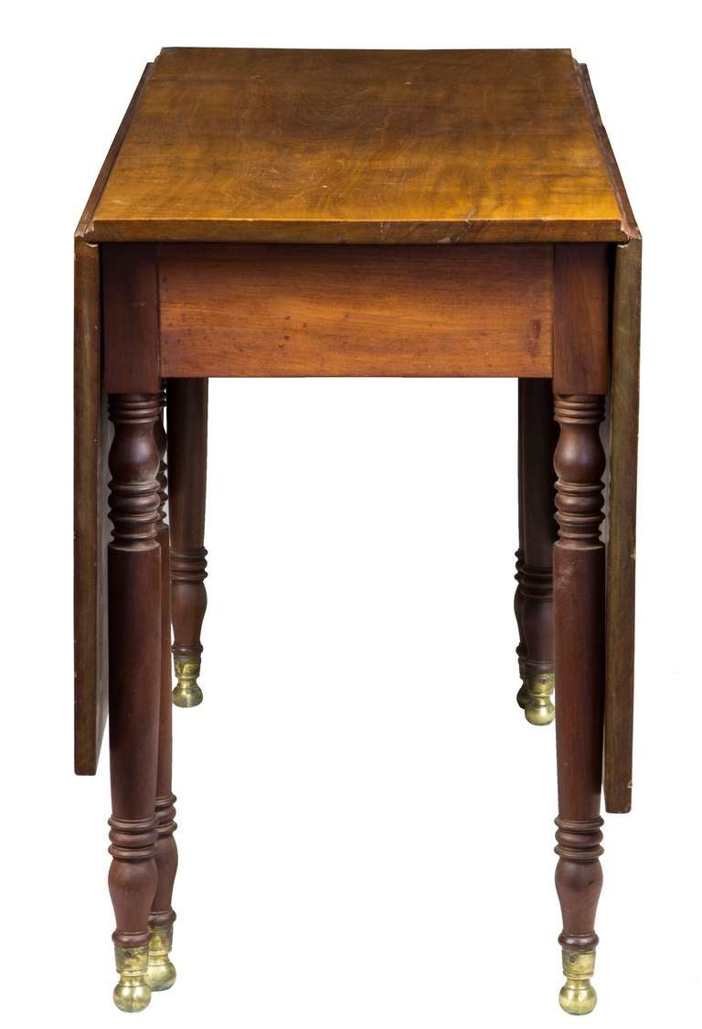 American Sheraton Mahogany Dining Table, New York, circa 1810 For Sale