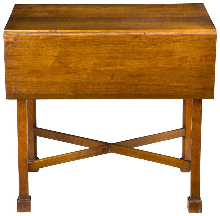 Walnut Chippendale Pembroke Table with Marlborough Leg, Pennsylvania In Excellent Condition For Sale In Providence, RI