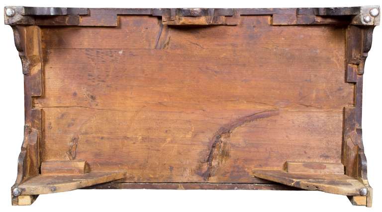 Queen Anne Desk, Burled Walnut Veneer, Original Brasses, American, circa 1740 For Sale 2