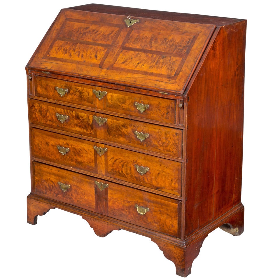 Queen Anne Desk, Burled Walnut Veneer, Original Brasses, American, circa 1740 For Sale