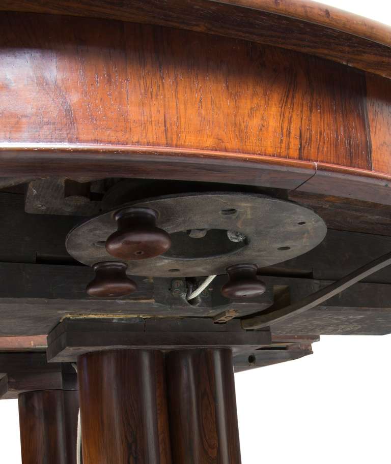 Figured Rosewood Dining Room Table, Cornelius Briggs, Boston, circa 1830 In Excellent Condition In Providence, RI