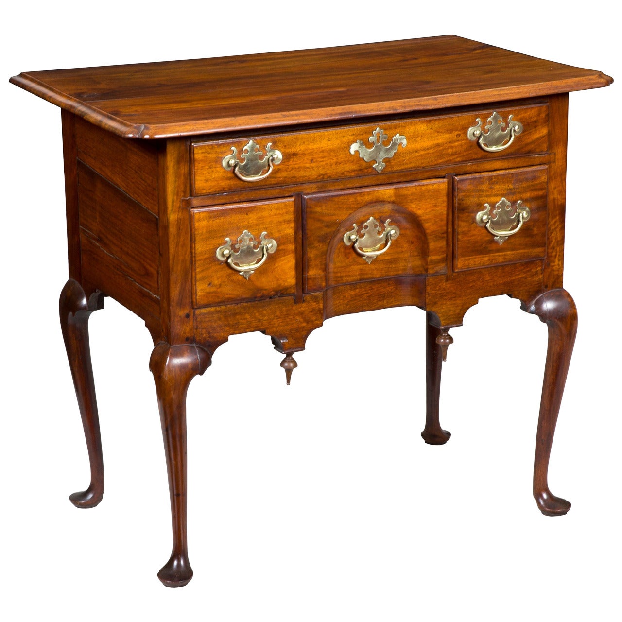 Highly Figured Walnut Queen Anne Dressing Table or Lowboy, MA or RI, circa 1760 For Sale