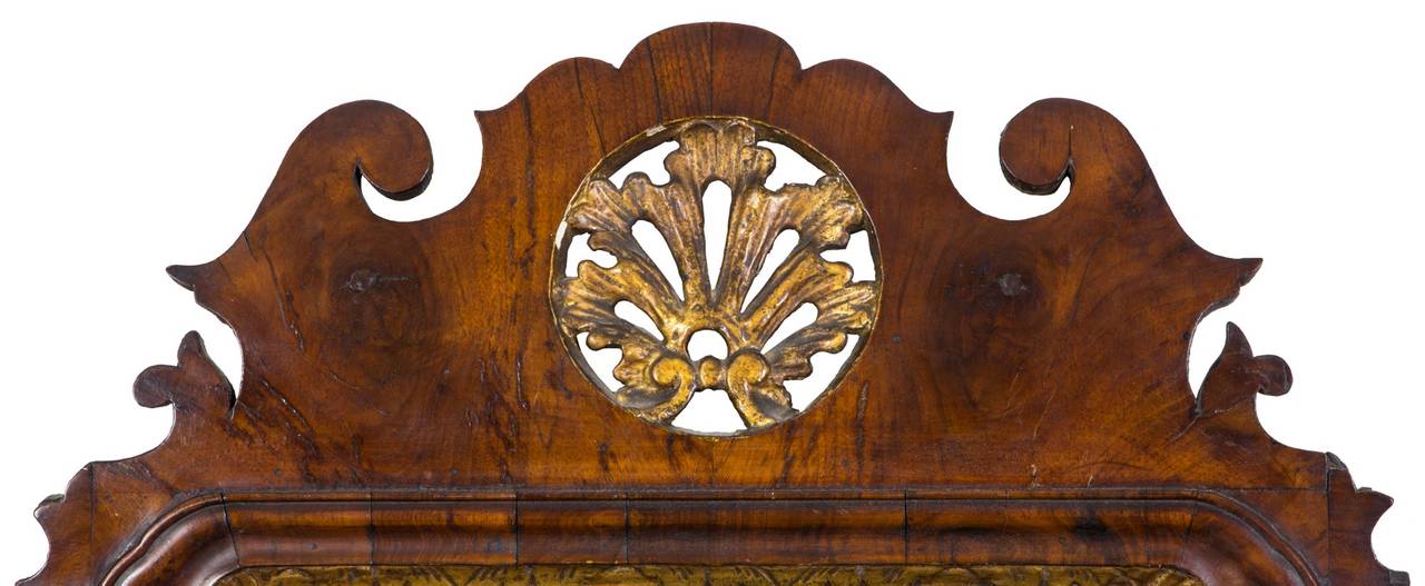 Fine Queen Anne Walnut Mirror, England, circa 1720 In Excellent Condition In Providence, RI