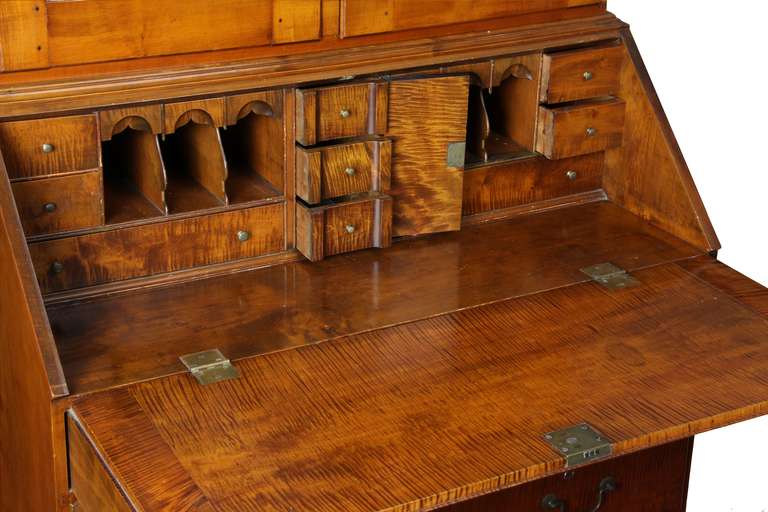 Chippendale Tiger Maple Desk with Bookcase, Newport, circa 1780 In Excellent Condition In Providence, RI