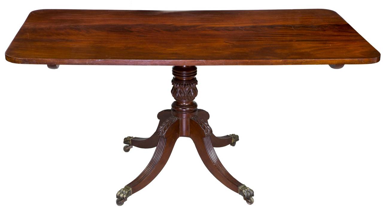 Classical Mahogany Breakfast Table with Carved Pedestal, New York Phyfe School In Excellent Condition For Sale In Providence, RI