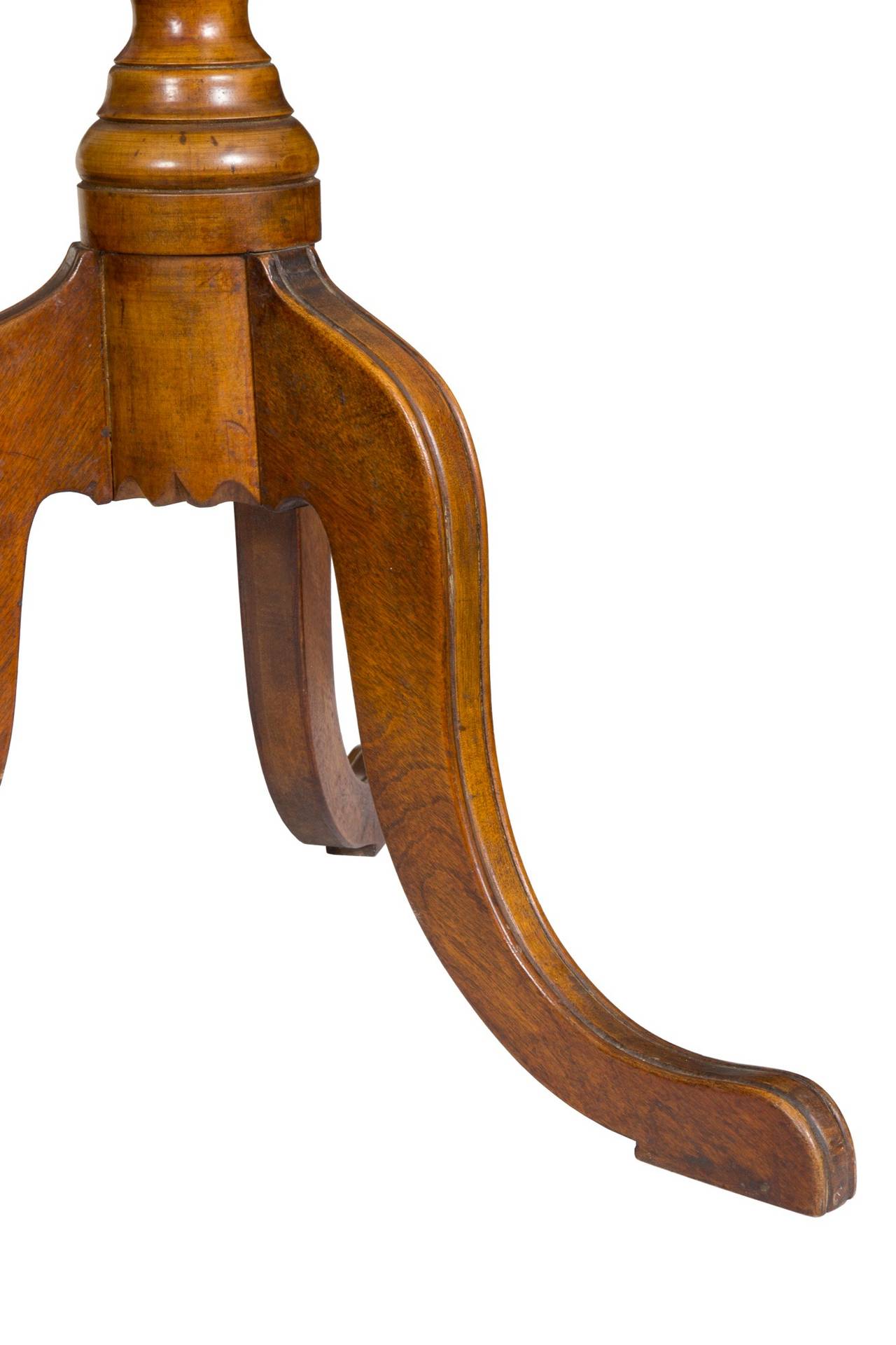 Birch Federal Candle Stand with Notched Corners, circa 1820 In Excellent Condition For Sale In Providence, RI