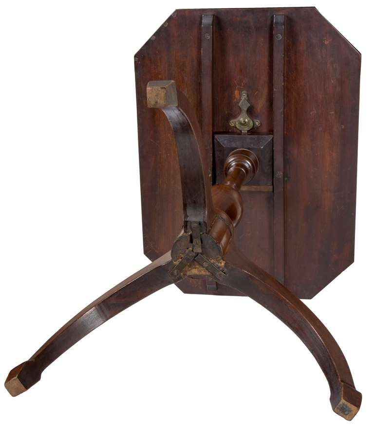 Mahogany Federal Tilt-Top Table with Spider Legs For Sale 2