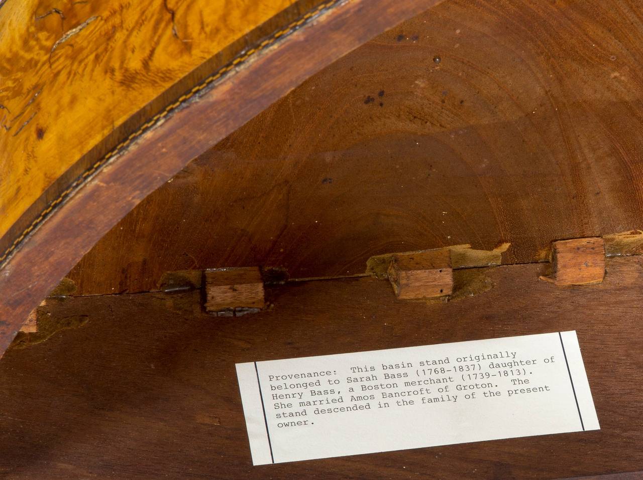 Federal Mahogany and Flamed Birch Veneer Basin Stand, Boston, circa 1800 For Sale 2