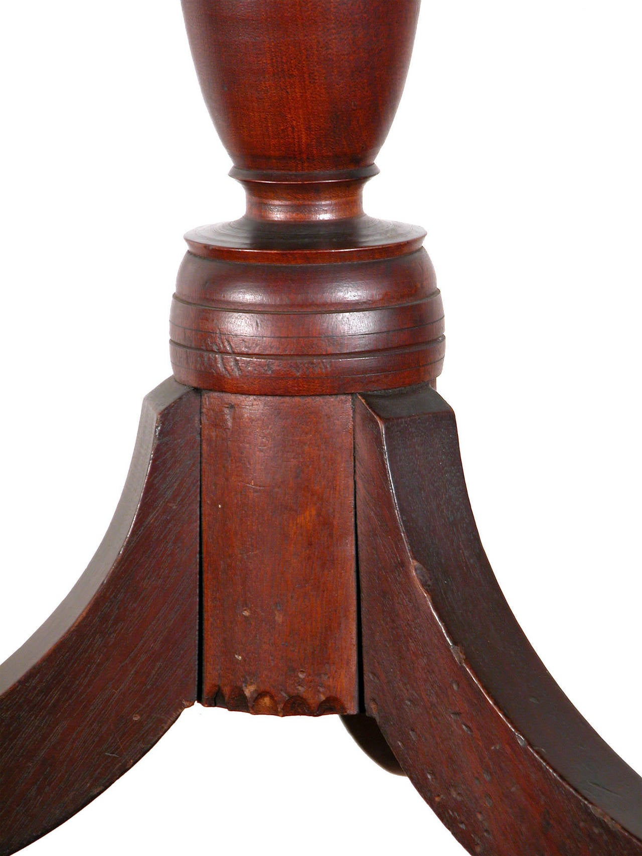 Small Inlaid Mahogany Tilt-Top Table, North Shore Massachusetts, circa 1810 In Excellent Condition For Sale In Providence, RI