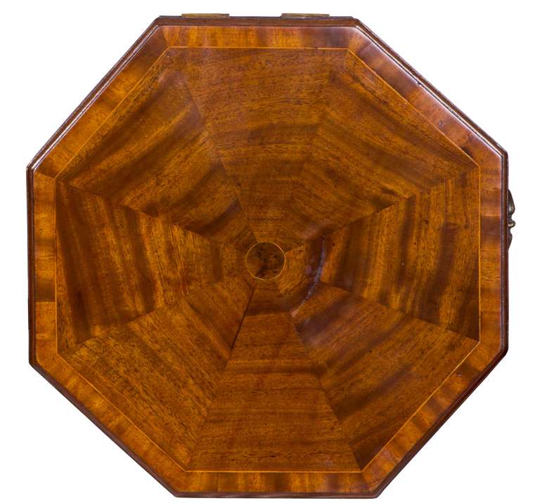 Octagonal Mahogany Cellarette, England, circa 1790-1810 For Sale 2