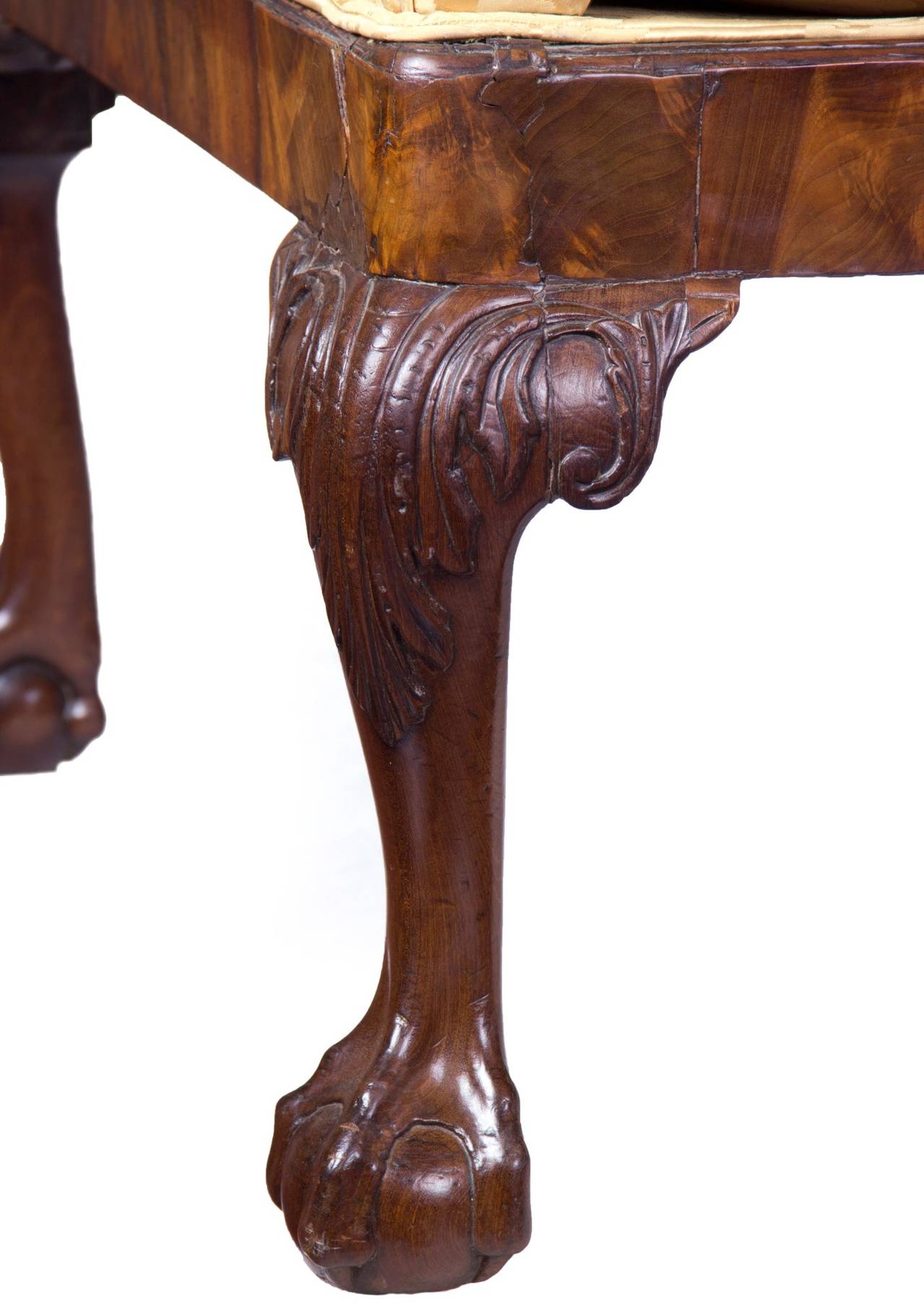 Chippendale-Kamelien-Sofa mit Klauen- und Kugelfüßen, englisch oder irisch, um 1770 (18. Jahrhundert) im Angebot