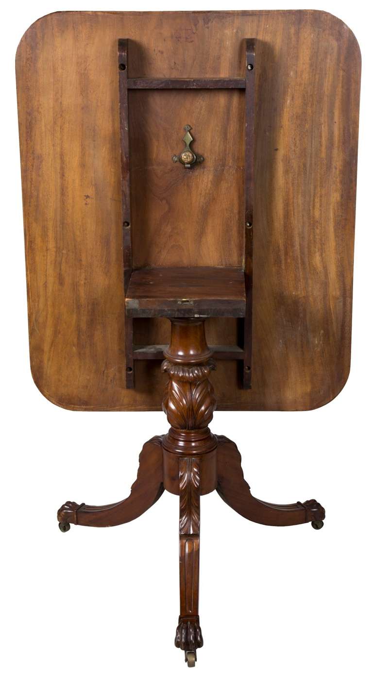 American Large Mahogany Neoclassical Tilt-Top Table, New York, circa 1815 For Sale