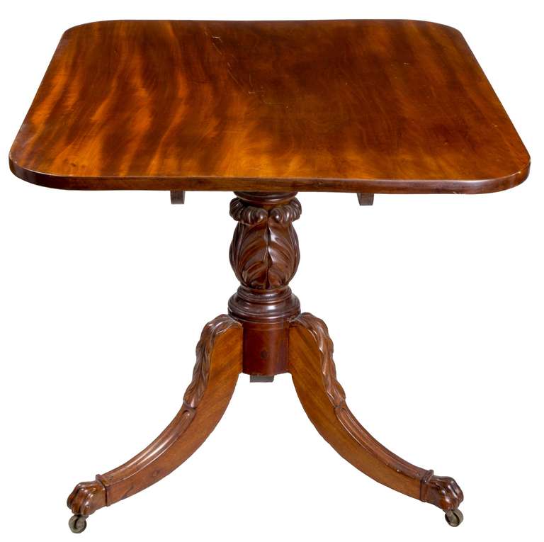 Large Mahogany Neoclassical Tilt-Top Table, New York, circa 1815 For Sale 1