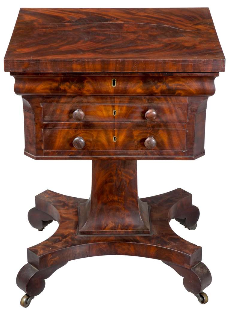 Gothic Classical Mahogany Worktable, circa 1830-1840 In Excellent Condition For Sale In Providence, RI
