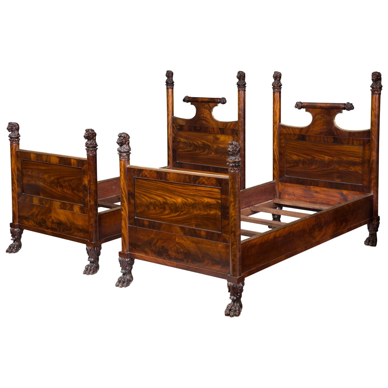 Fine Pair of Regency Beds with Carved Lions and Paw Feet, England, circa 1820 For Sale