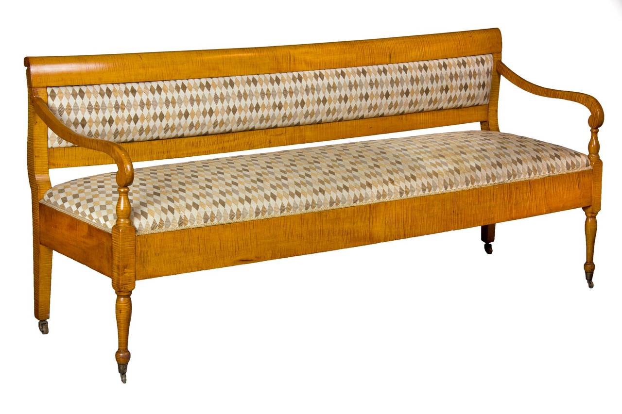 Sheraton Vibrant Country/Federal Tiger Maple Settee, New England, circa 1810-1920 For Sale