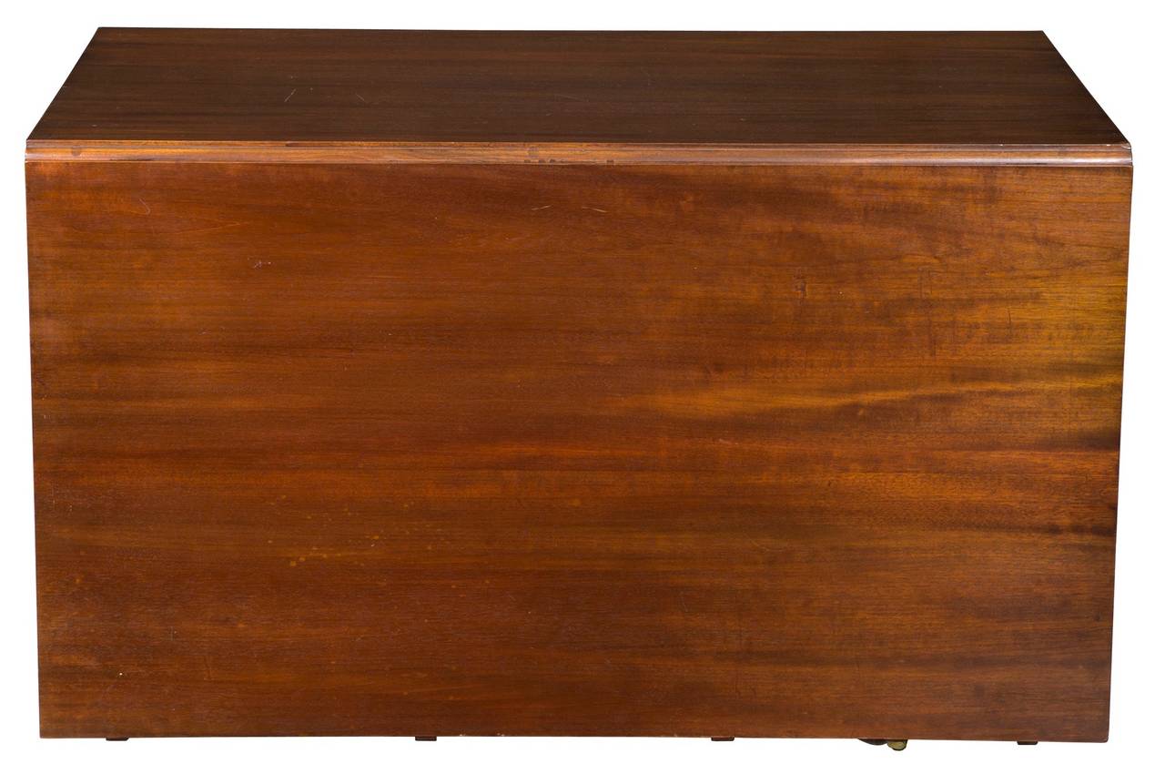 American Monumental Pedestal Classical Mahogany Dining Room Table, Philadelphia