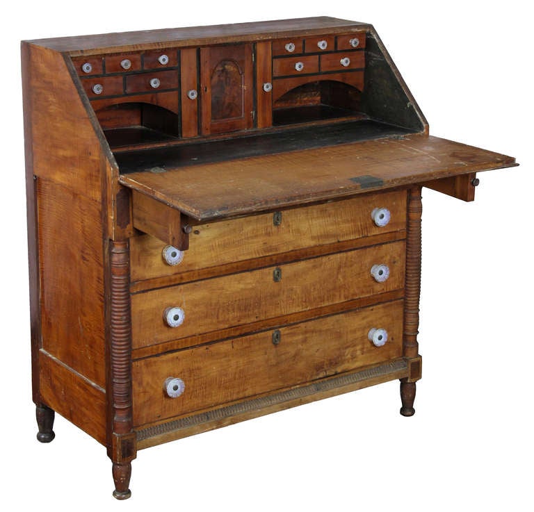 American Federal Tiger Maple Slant Lid Desk, Midwest Ohio Region, circa 1825 For Sale