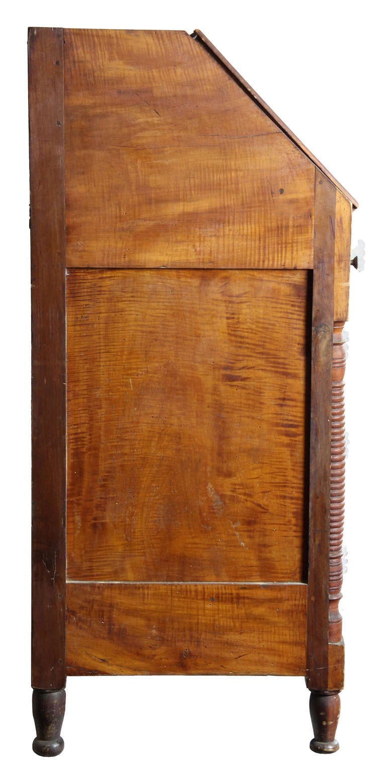 19th Century Federal Tiger Maple Slant Lid Desk, Midwest Ohio Region, circa 1825 For Sale