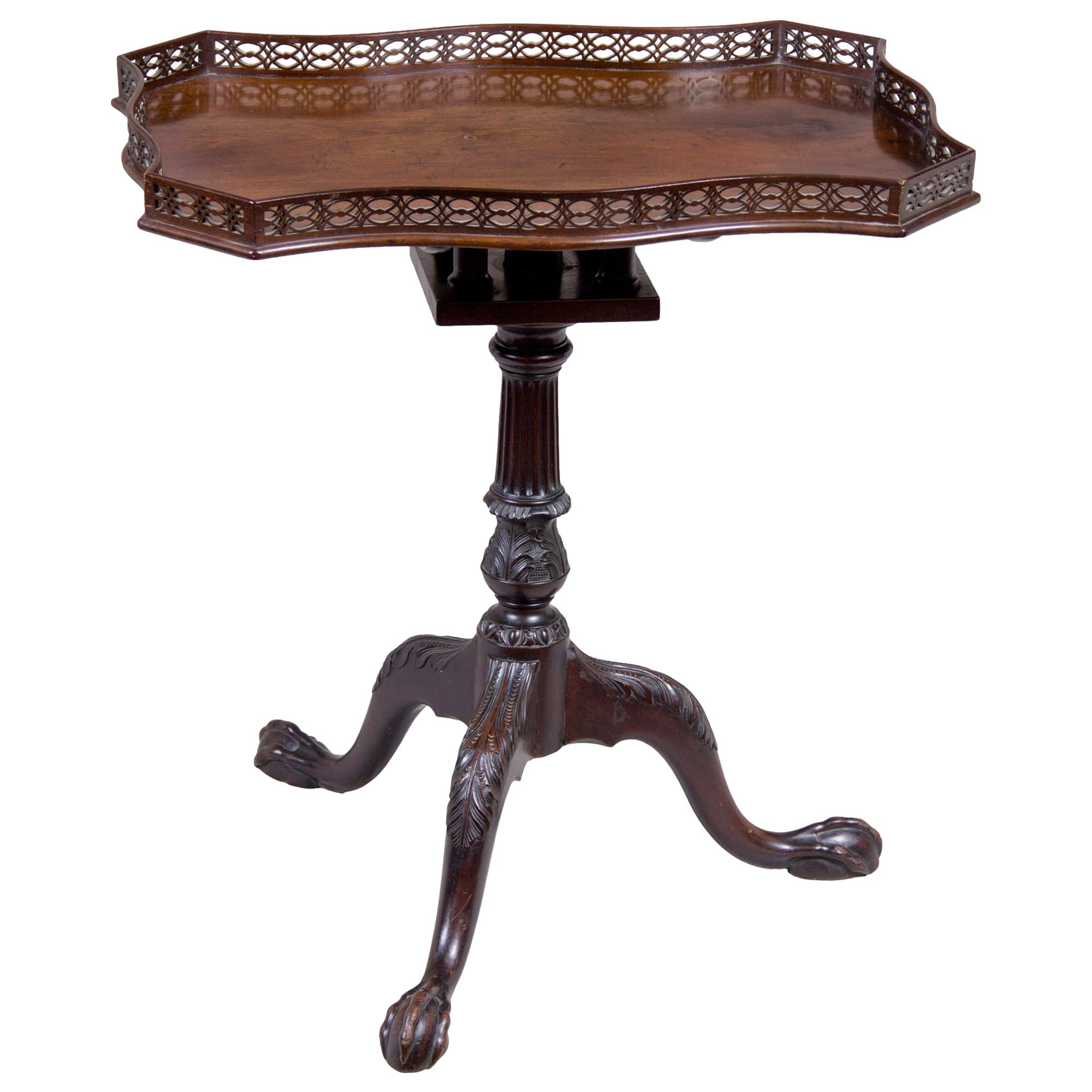 Chippendale/George II Tilt-Top Table, Serpentine Gallery, England, circa 1780 For Sale