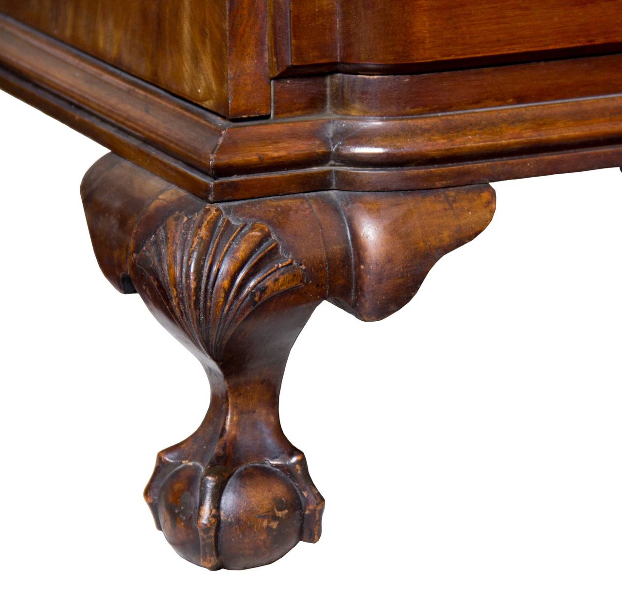 Fine Chippendale Style Carved Mahogany Blockfront Kneehole Desk In Excellent Condition For Sale In Providence, RI