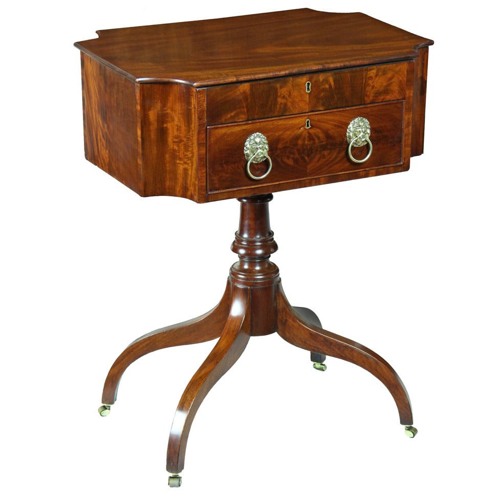 Fine Mahogany Work Table with Convex Corners and Lift Top, New York, circa 1810 For Sale