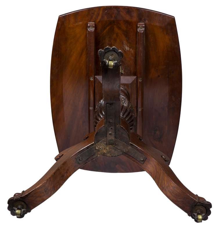 Mahogany Neoclassical Tilt-Top Table, Probably Boston, circa 1830 For Sale 2