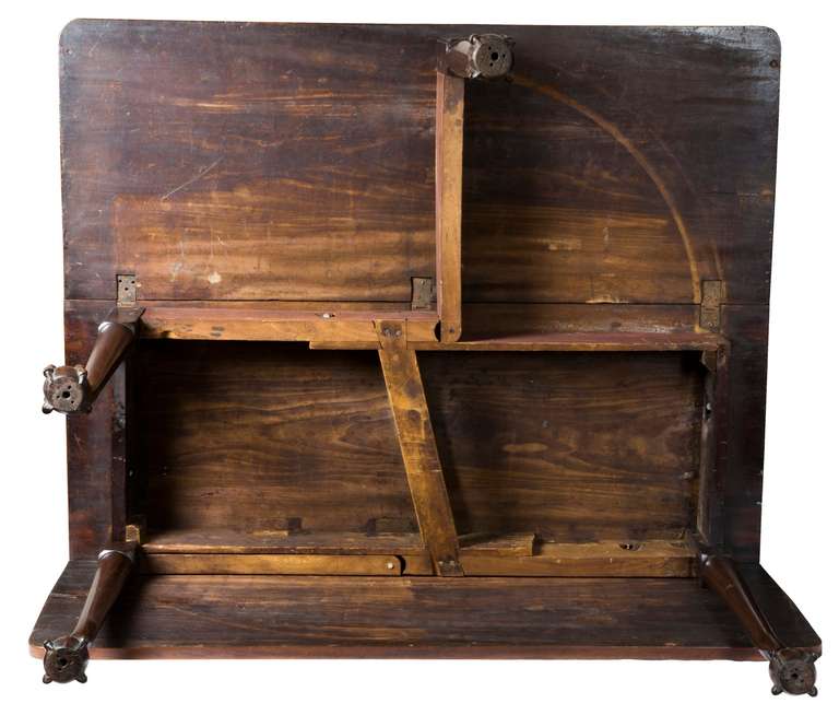 Mahogany Chippendale Drop-Leaf Table with Claw and Ball Feet, circa 1780 1