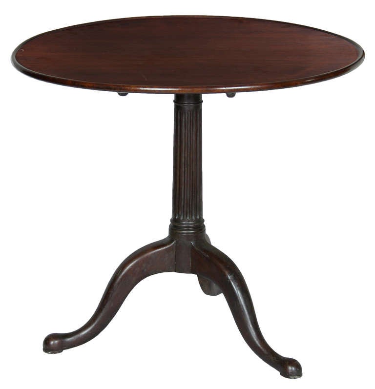 Dishtop Chippendale Tilt-Top Table with Reeded Column, Townsend Goddard School In Excellent Condition For Sale In Providence, RI