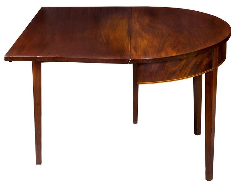 American Federal Mahogany Hepplewhite Two-Part Banquet Table, Probably Philadelphia For Sale