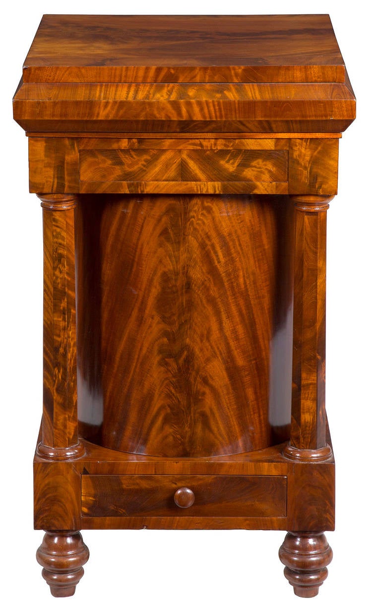 American Mahogany Neoclassical Basin Stand with Columns, Boston, circa 1830-1840 For Sale