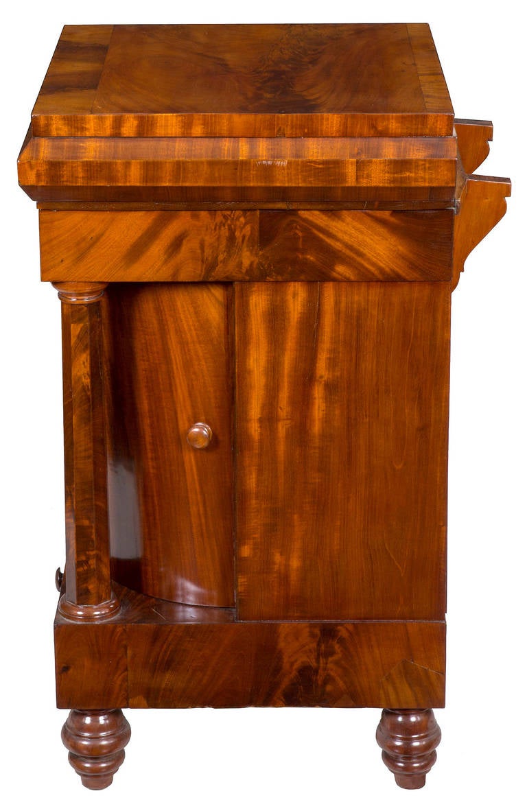 19th Century Mahogany Neoclassical Basin Stand with Columns, Boston, circa 1830-1840 For Sale