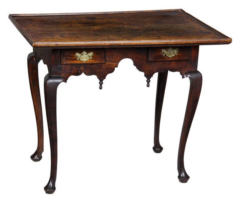 American Queen Anne Walnut Tray Top Tea Table, probably New Hampshire, c.1730-60