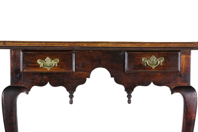 Queen Anne Walnut Tray Top Tea Table, probably New Hampshire, c.1730-60 4