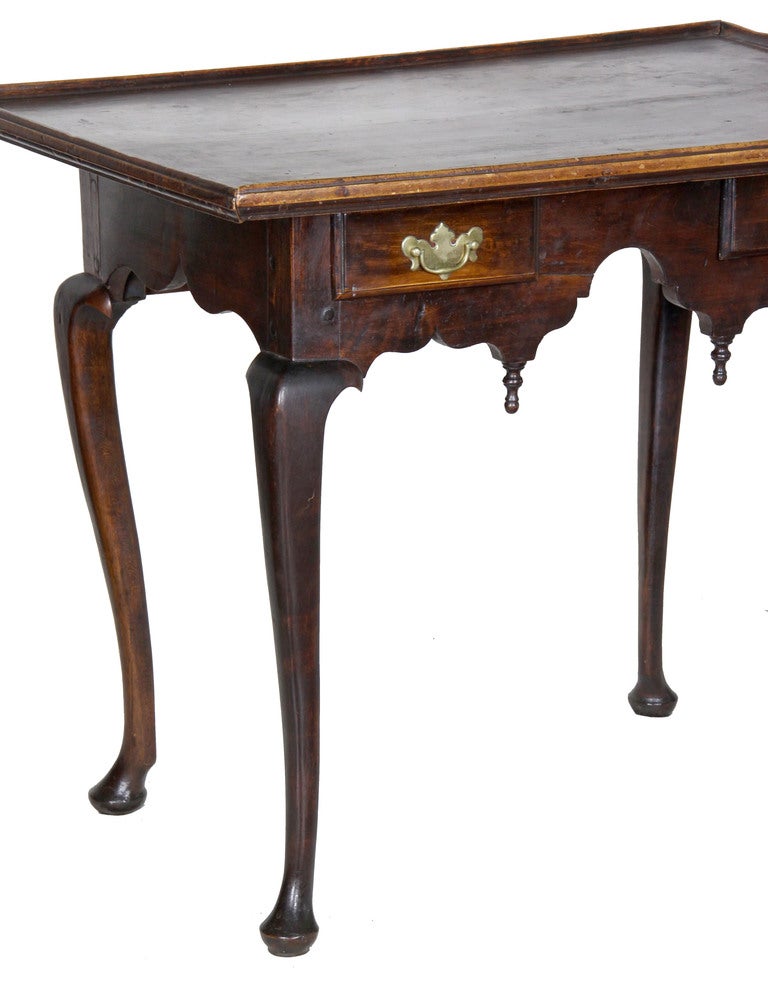 18th Century and Earlier Queen Anne Walnut Tray Top Tea Table, probably New Hampshire, c.1730-60