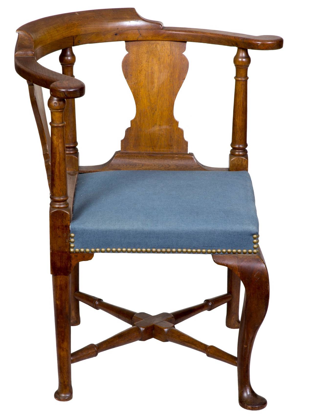 North American Early Queen Anne Walnut Corner Chair, Massachusetts, circa 1750 For Sale