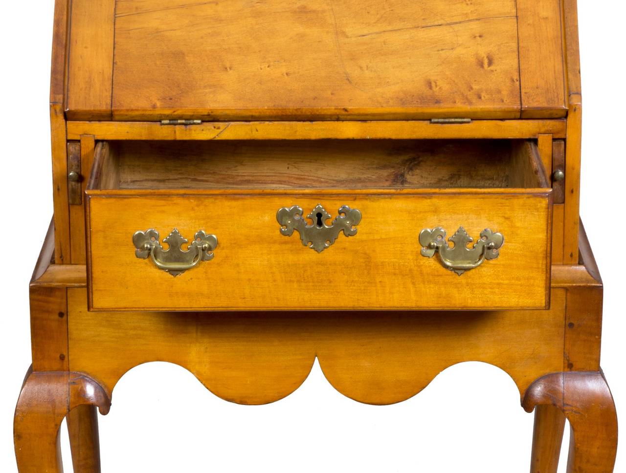 Diminutive Maple Queen Anne Lady’s / Child’s Desk on Frame, Salem, circa 1760 In Excellent Condition For Sale In Providence, RI