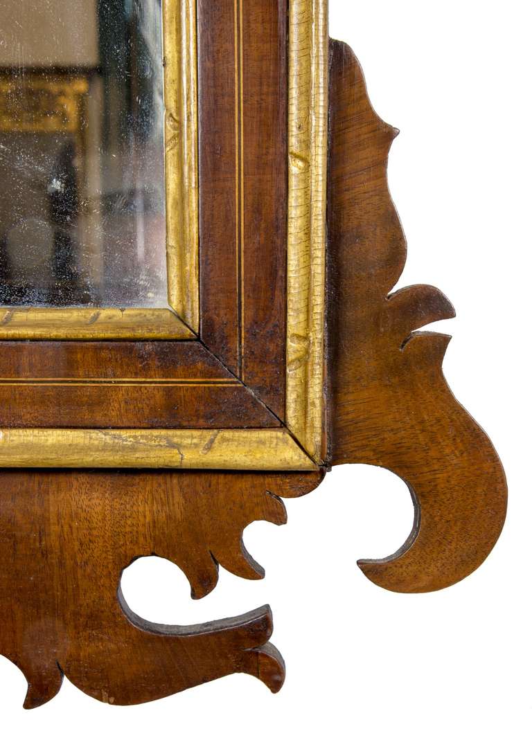 A Fine Mahogany and Giltwood Federal/Hepplewhite Mirror, New England, or England, c.1790 In Excellent Condition In Providence, RI