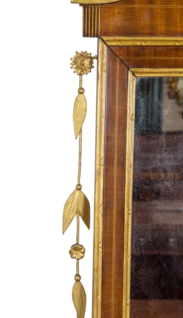 American A Fine Mahogany and Giltwood Federal/Hepplewhite Mirror, New England, or England, c.1790