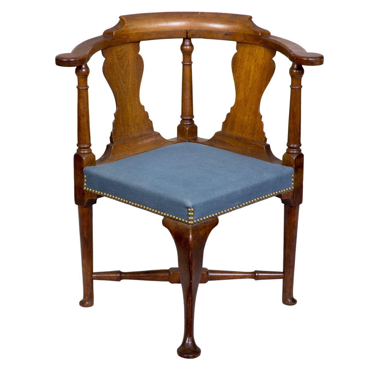 Early Queen Anne Walnut Corner Chair, Massachusetts, circa 1750 For Sale