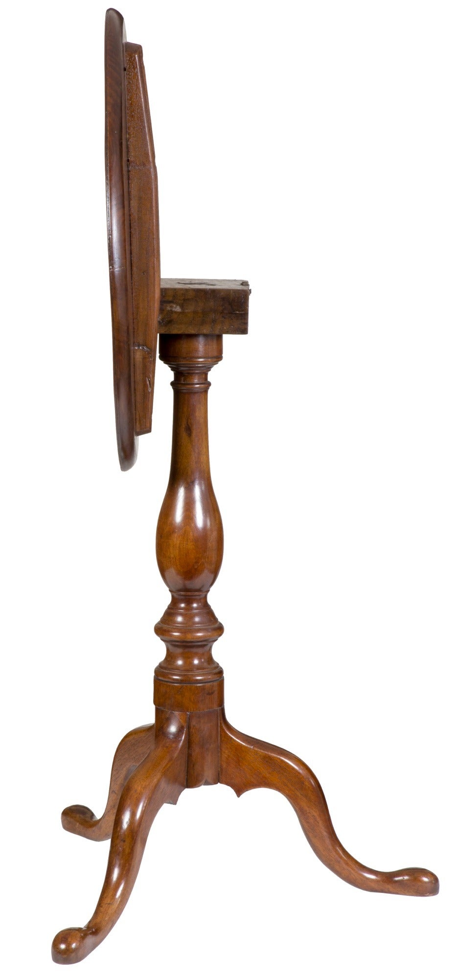 American Walnut Dish Top Tilt-Top Candle Stand, Philadelphia, circa 1760 For Sale